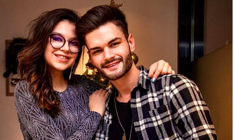 Cleopatra-Stratan-declarat_ie-de-dragoste-i^n-direct-pentru-Edward-Sanda-9-1024x614